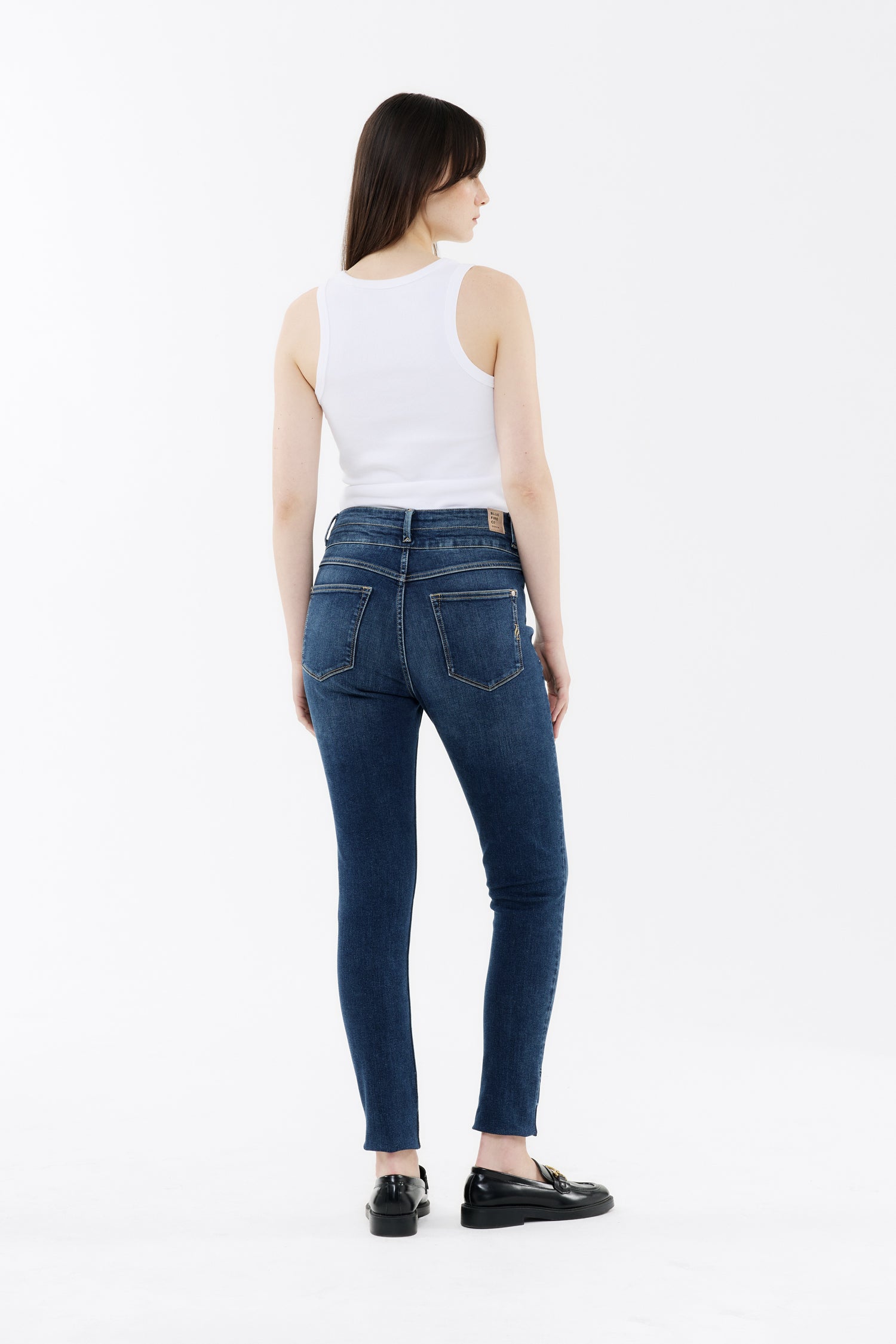 Lara-Skinny