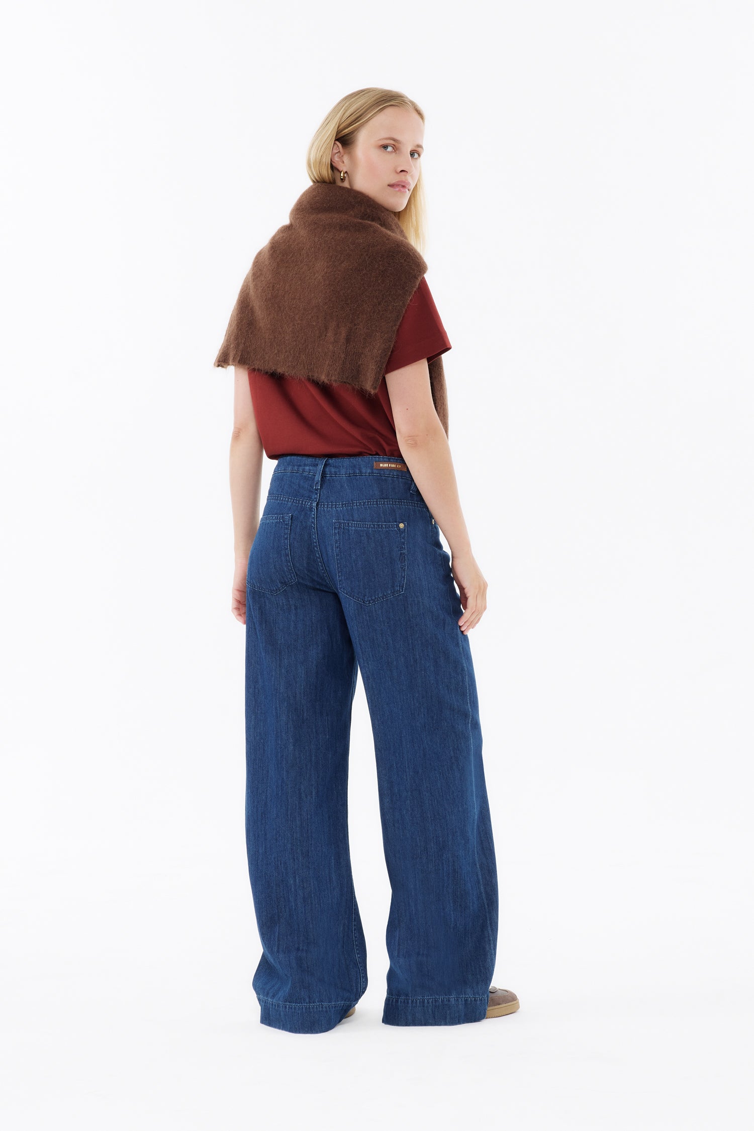 LENI 002 - FLARE