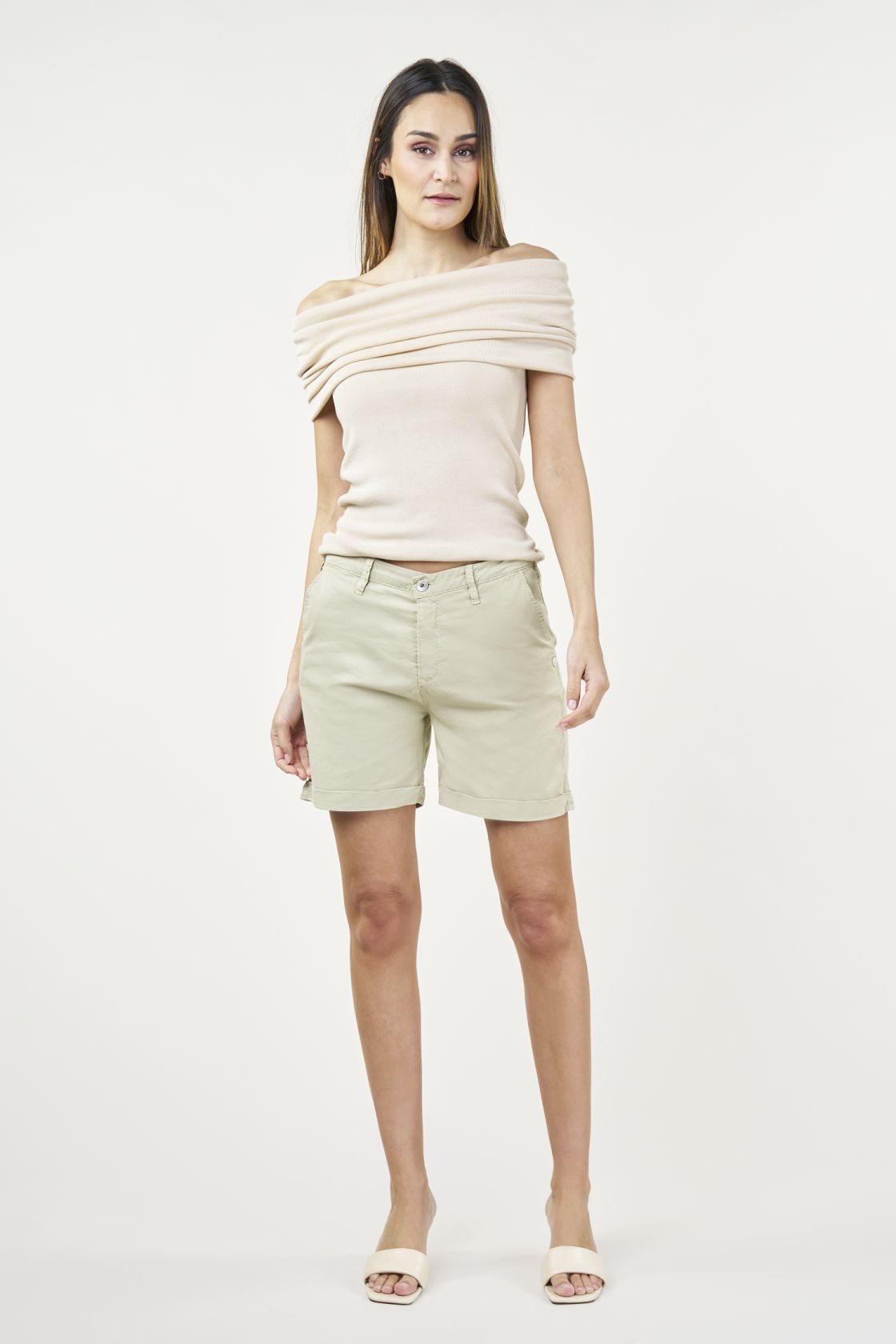CHINO SHORT - RELAXED sage green