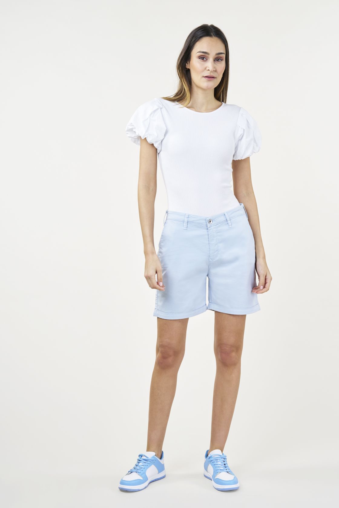 CHINO SHORT - RELAXED light blue